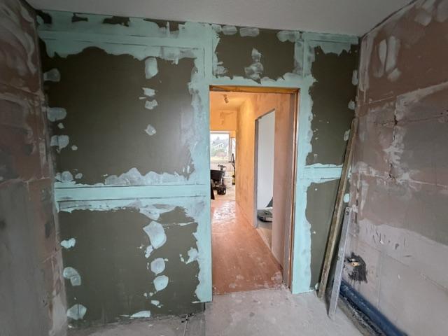 Rigips-Ständerwerk im Rohbau, Wandkonstruktion für Trockenbau-Trennwand in Trier.